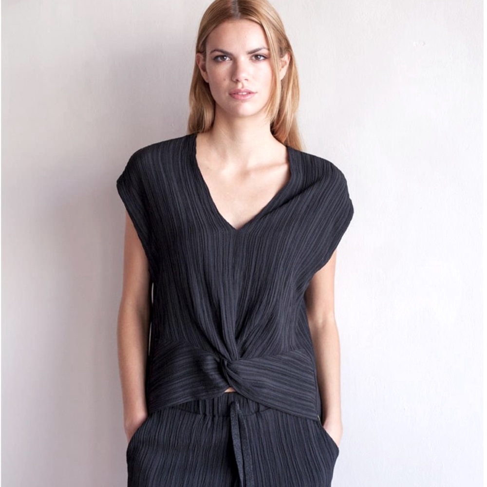 Black Textured V-Neck Top Andrea jovine size S